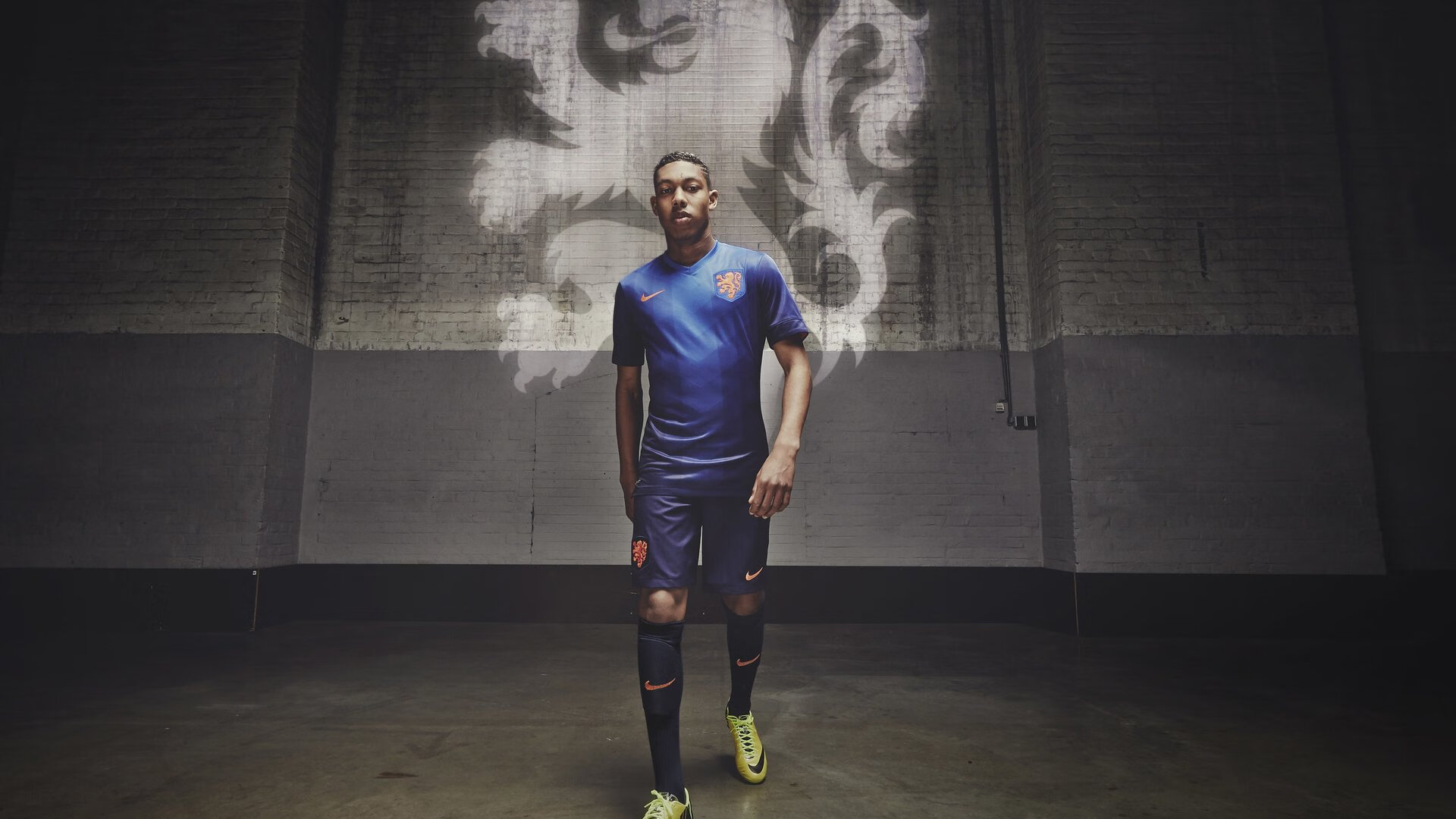 新闻中心发布国内外高水平教练引进计划说明，高级教练员岗位培训班